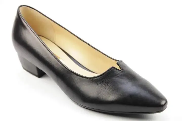 '05.130.37' women's pump - Black