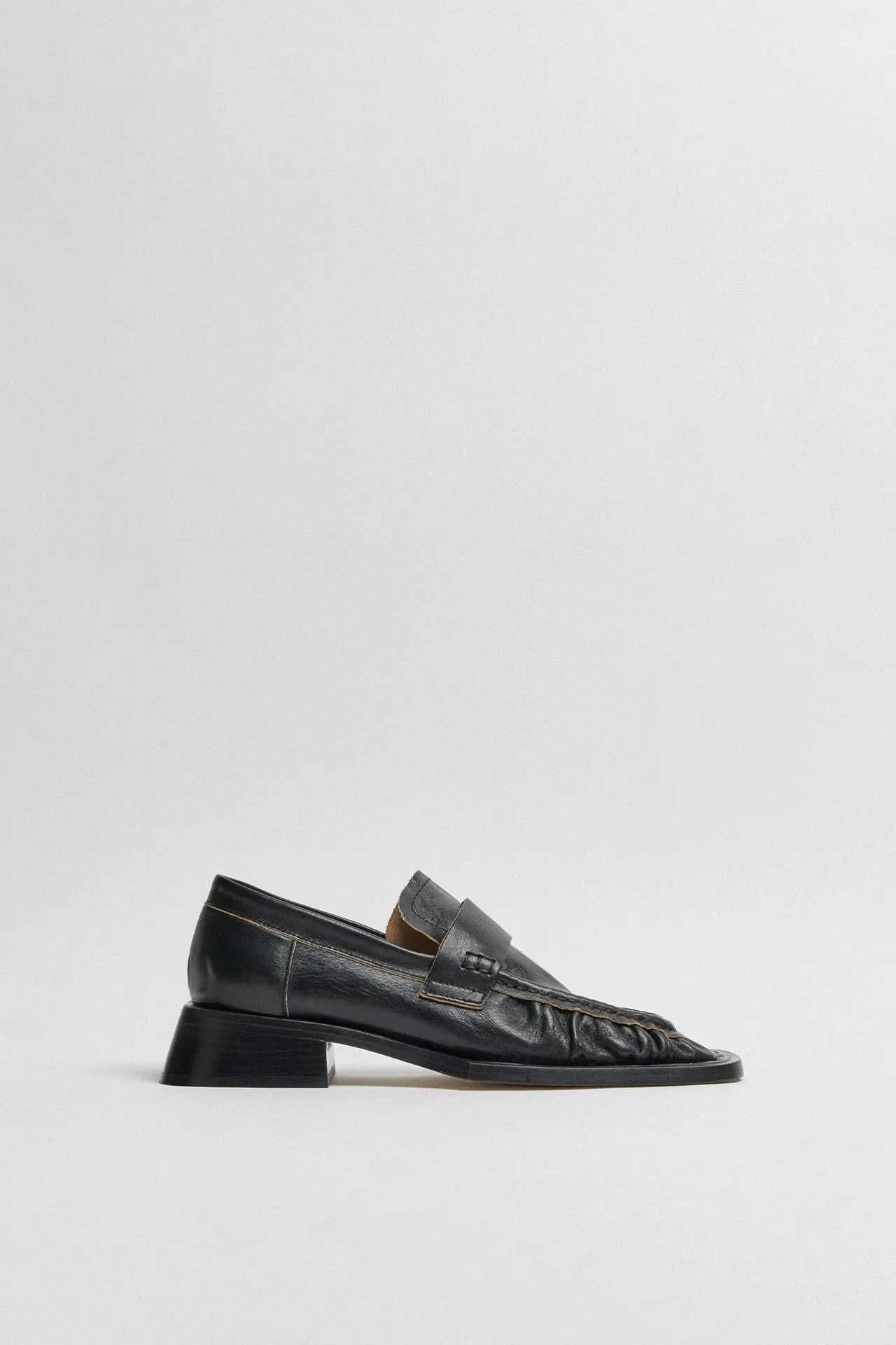 Airi Loafers