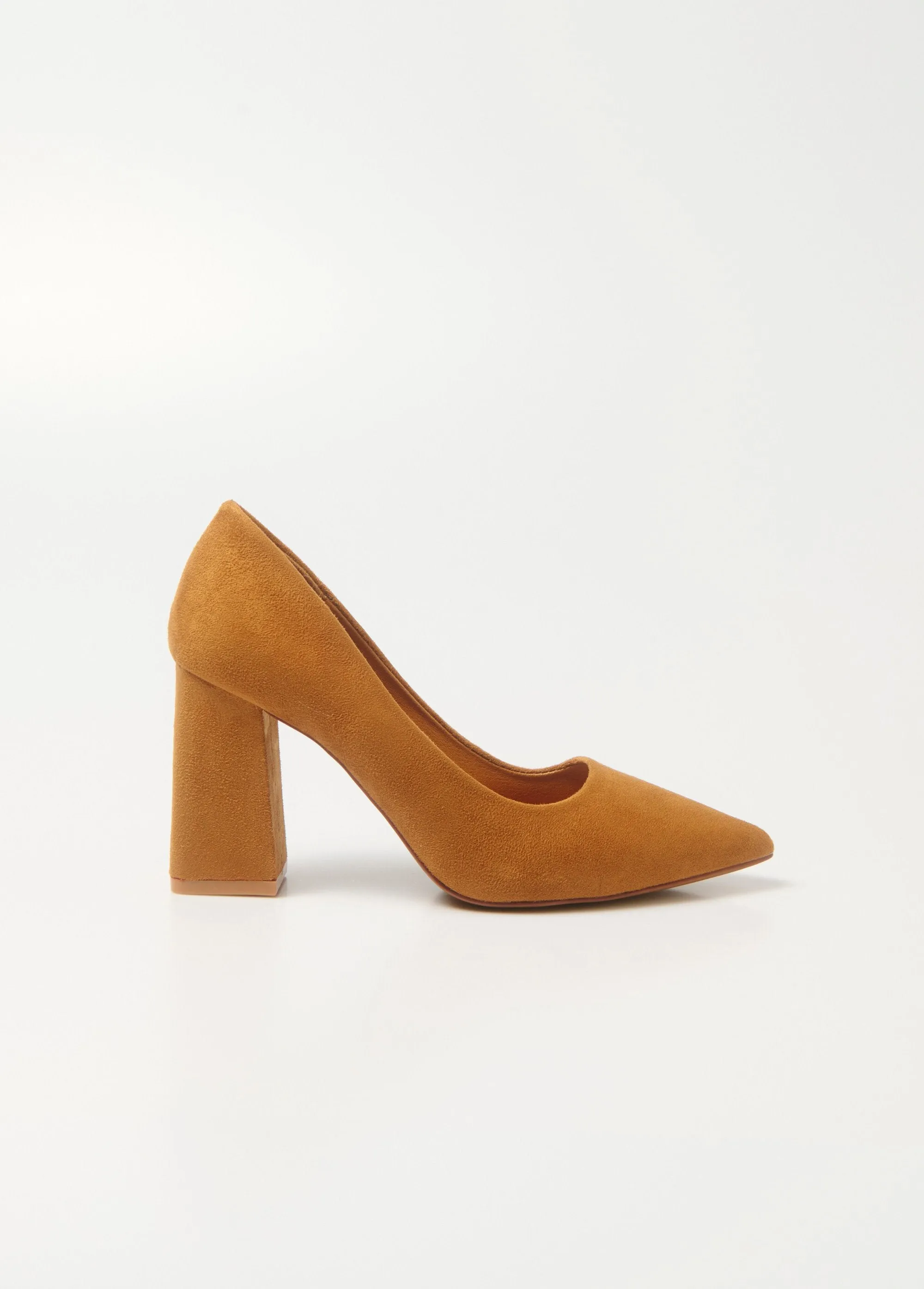 High heel pump with wide suede finish