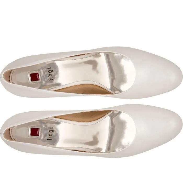 'Studio 80' women's wedding pump - White
